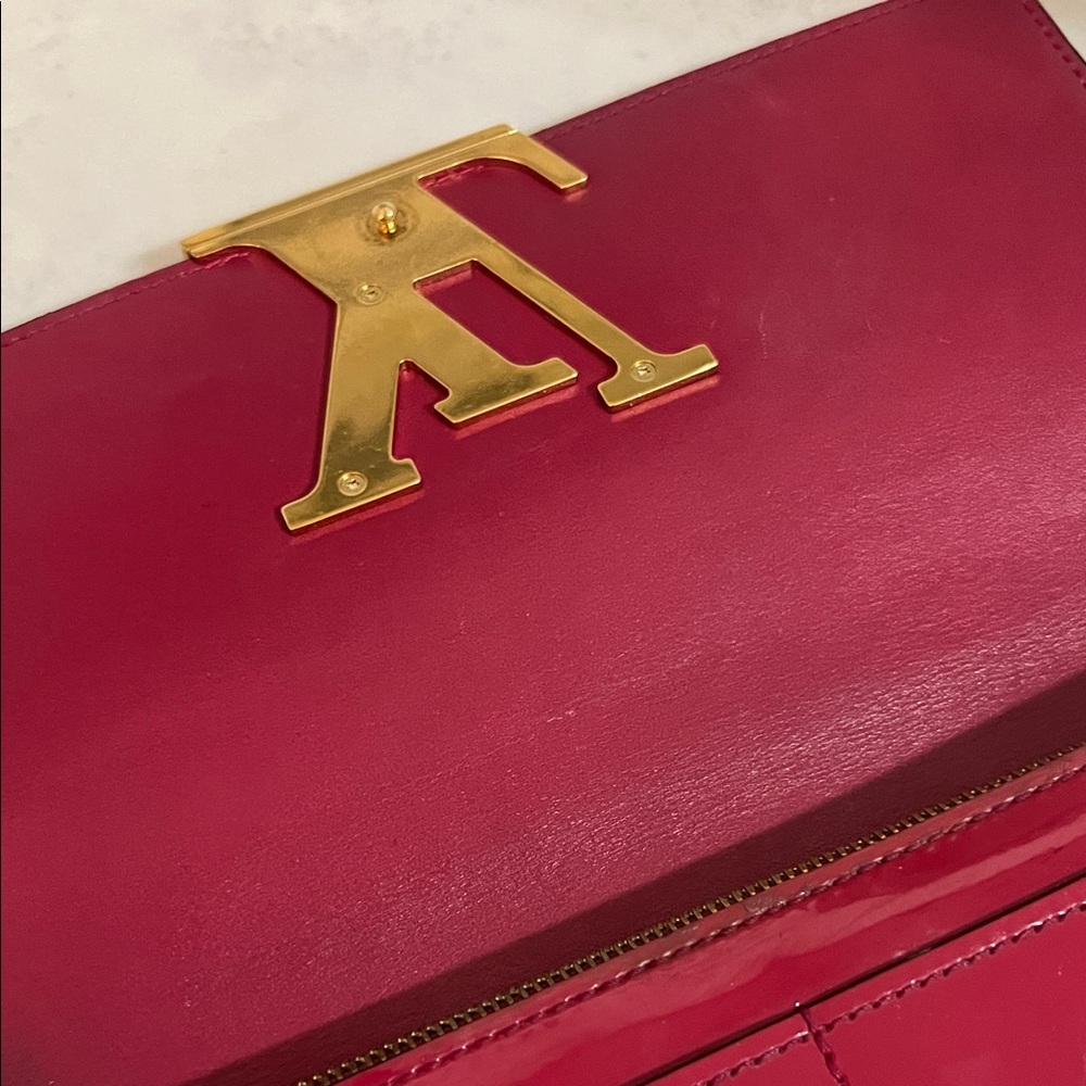 Louis Vuitton Glossy Red Patent Large Wallet with Gold LV Emblem - Picture 6 of 9